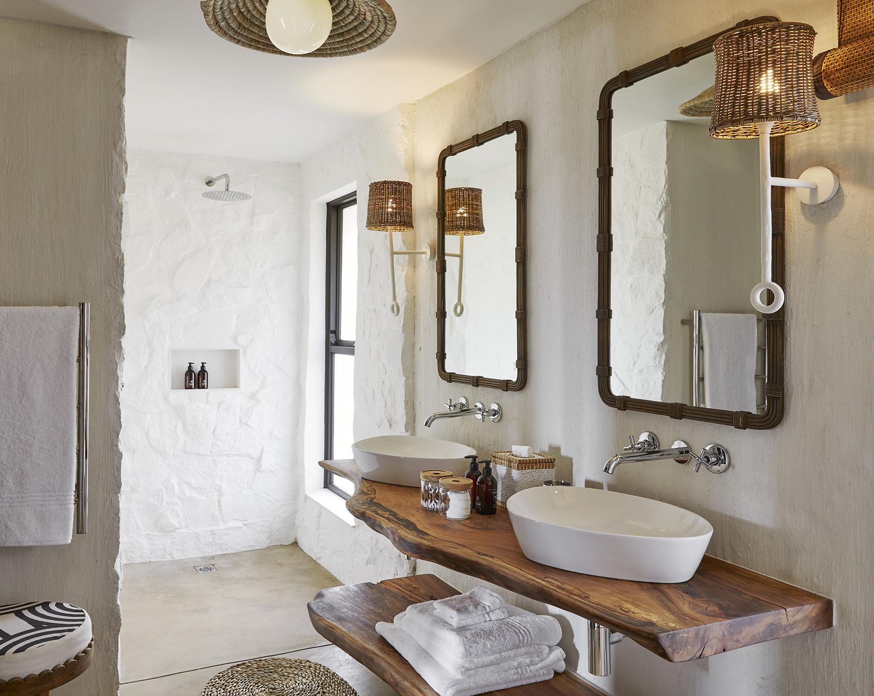 Luxury suite double vanity & indoor shower 